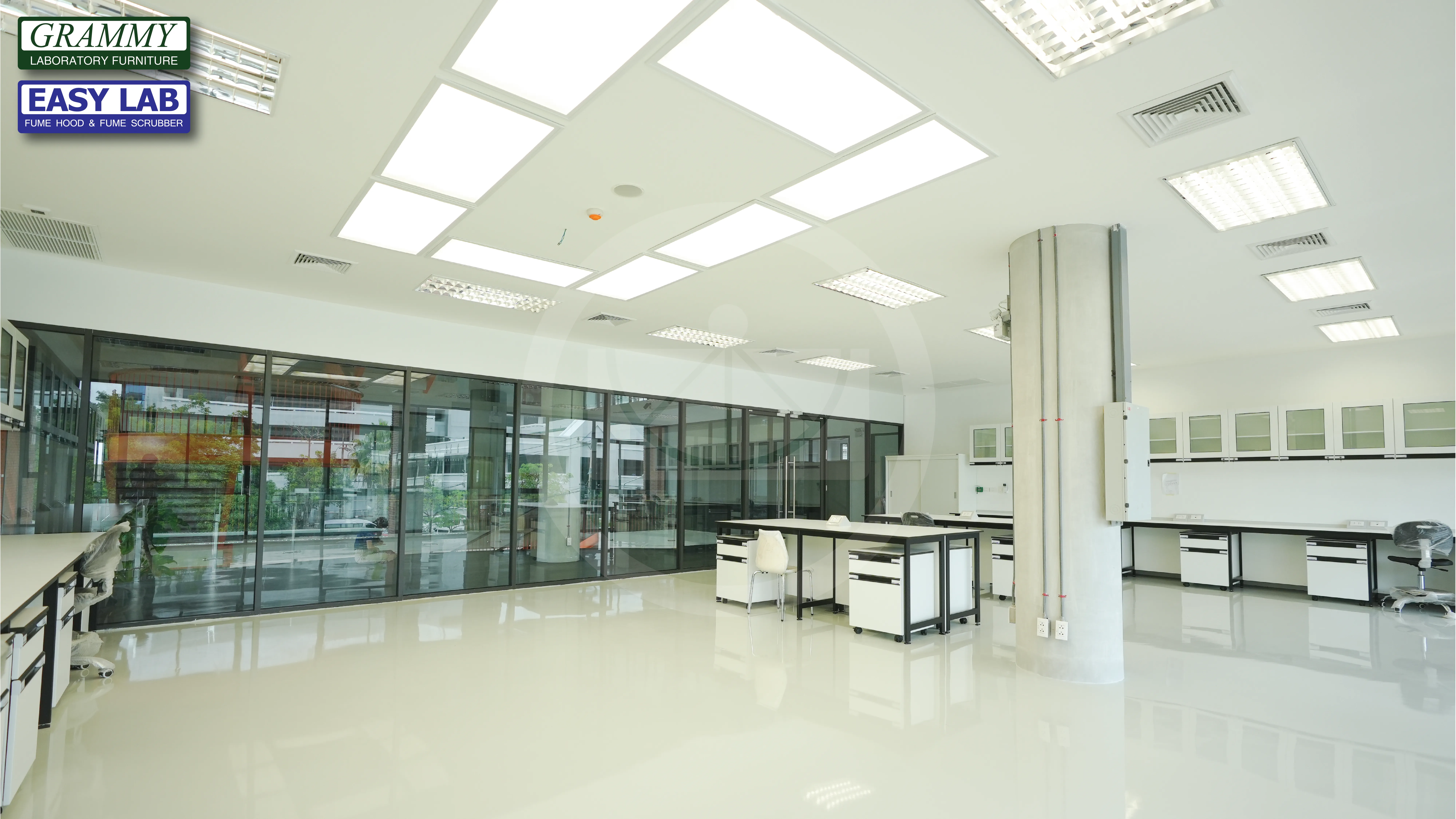 ติดตั้งโต๊ะปฏิบัติการ GRAMMY & ตู้ดูดควัน EASY LAB